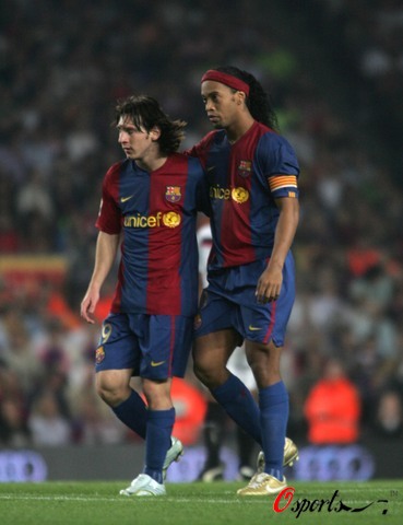 [中超]泰山赢海港 冠军归属生悬念