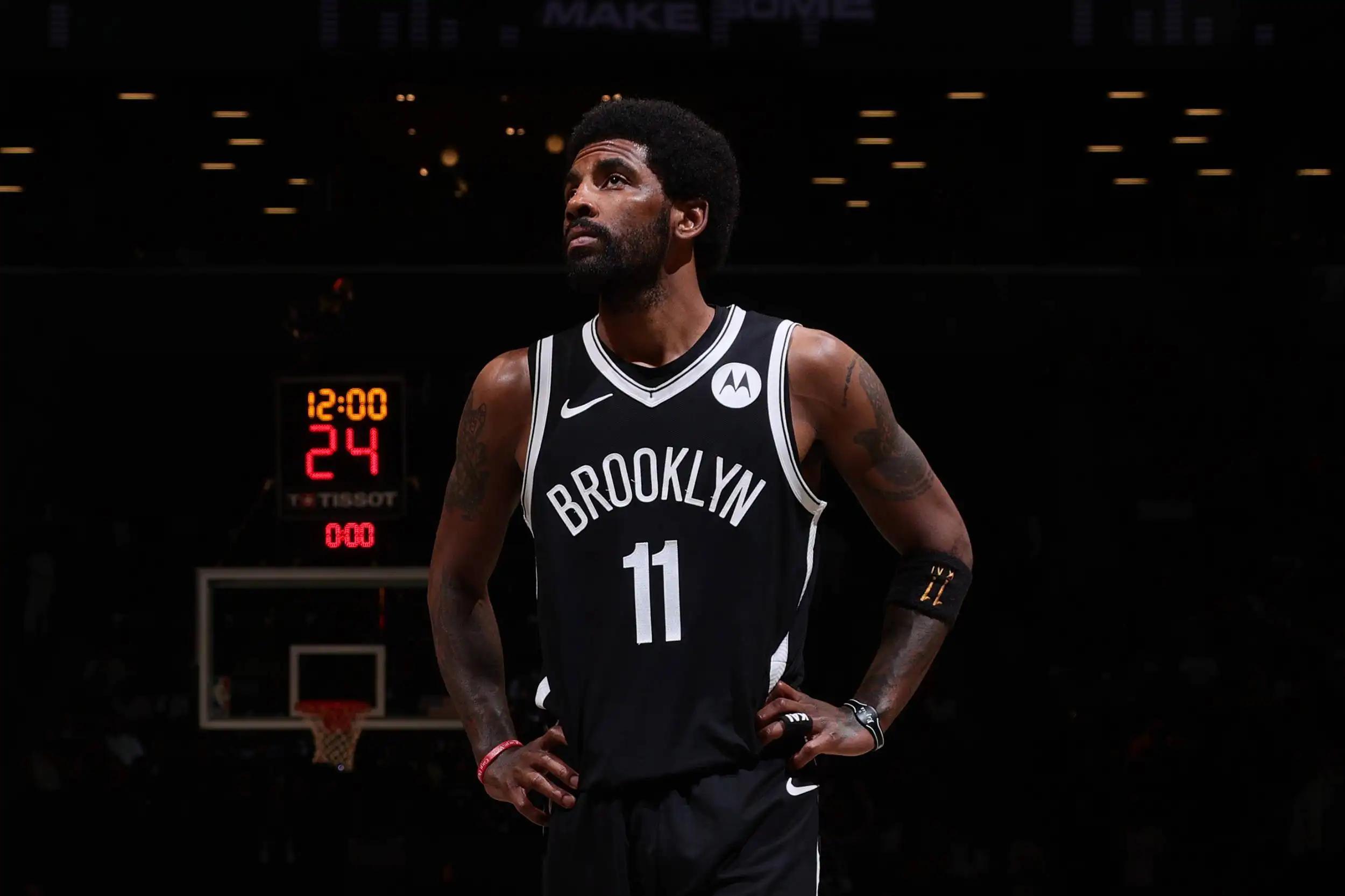 曝董事长与女子跑马拉松举止亲密，远光软件深夜紧急辟谣