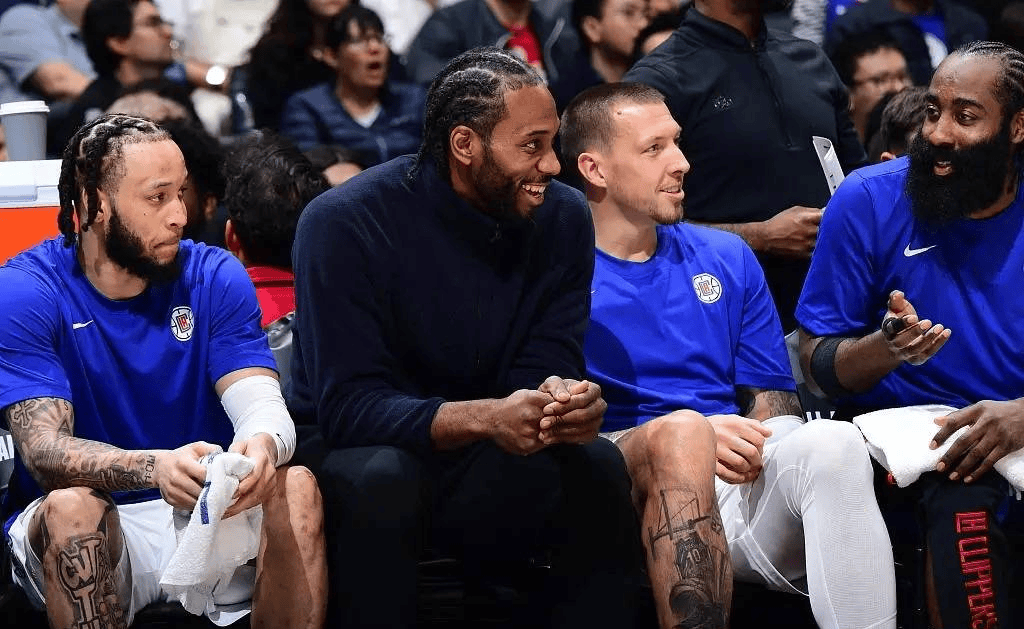 [天下足球]沉浸式体验：主裁视角看国家德比