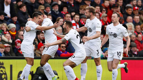 5场5球1助攻＋绝美吊射！金球先生重返巅峰，冲击欧冠打脸姆巴佩