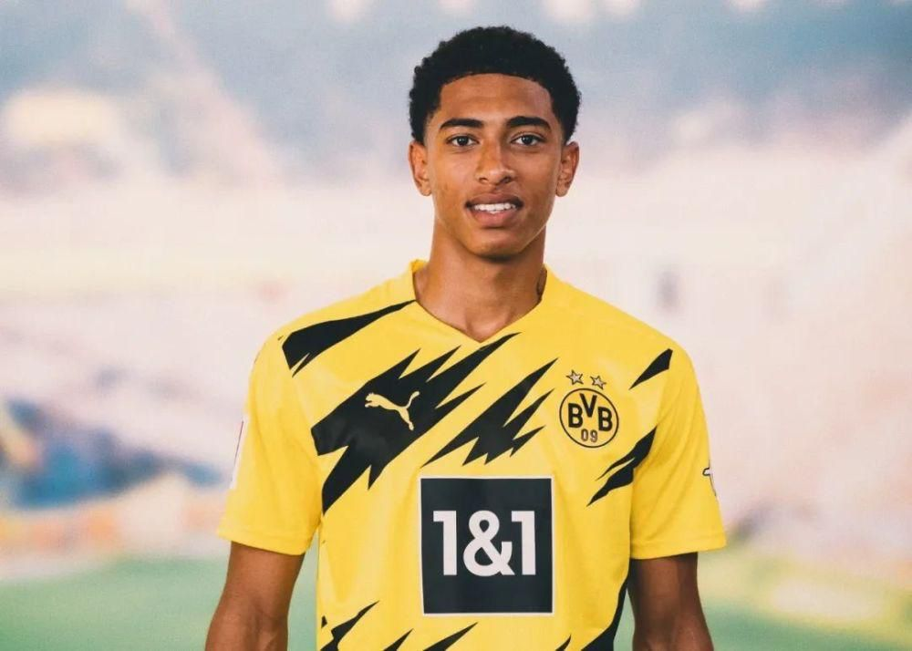 2025 年 10 月：道奇队外野手大谷翔平在国联冠军赛击出 480 英尺超远弹