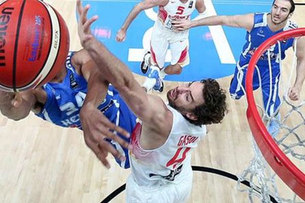 足球英超球迷怒喷转播商调整赛程