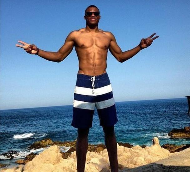 麦克丹尼尔斯第三节5中5轰12分，带领森林狼迫近比分