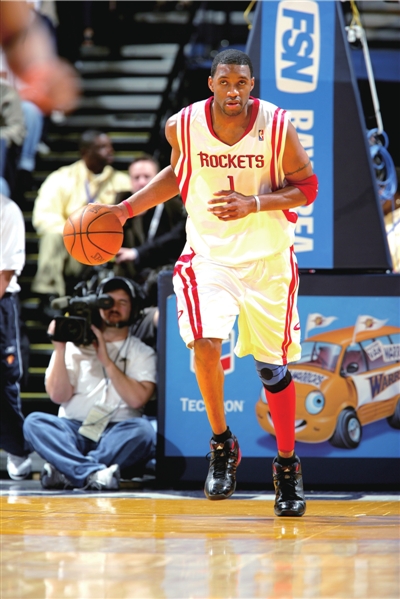 杜兰特怒摔水杯引发连锁反应，球队士气焕然一新