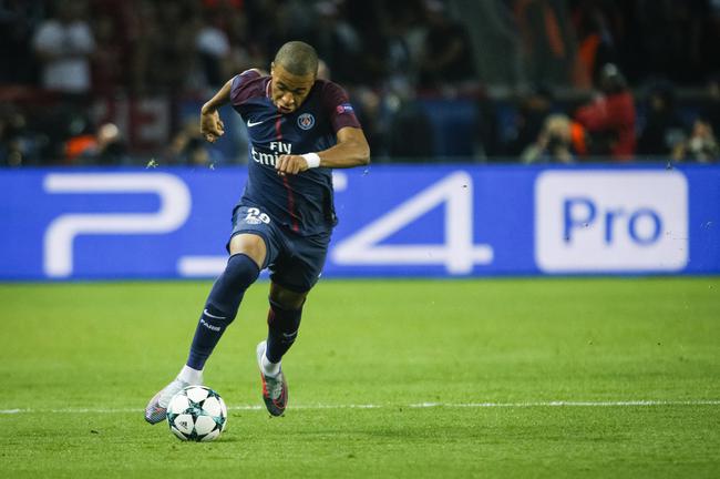 布朗吸引四人防守 妙传助攻胡金秋打进