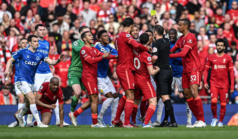 莱斯特城官方：后卫詹姆斯-贾斯汀转会加盟利兹联